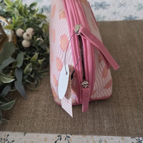 Pink Shell Pattern Cosmetic Bag - Picture 3 of 3